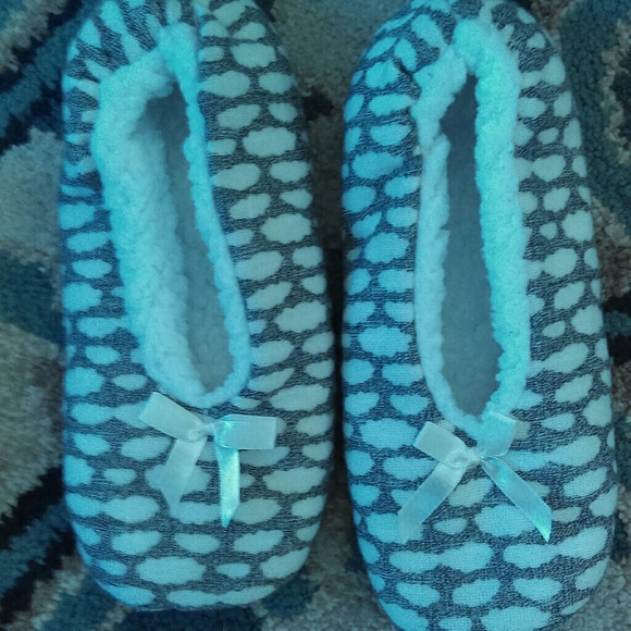 Slippers - Picture 2 of 4